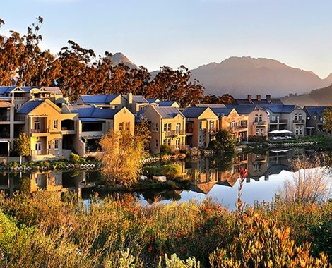 On the slopes of the prestigious Fransche Hoek Estate is a haven like no other, shaped by the natural embrace of spectacular mountain ranges