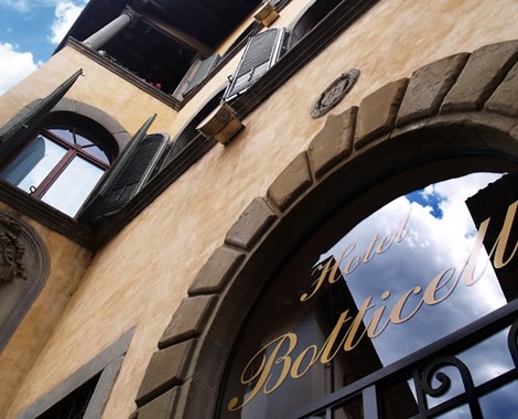 Our hotel is situated in a delightful 16th century building, a small Renaissance gem located in the historic center of Florence!