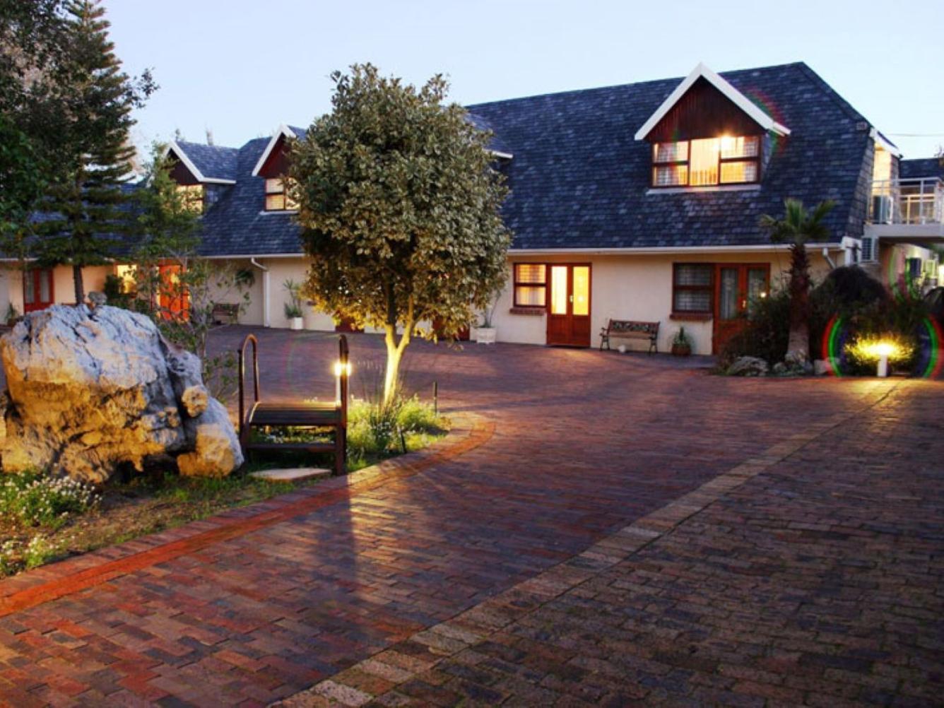 This is a fine boutique hotel that lies in the heart of Durbanville, a stone-throw away from some of the best wine farms in the country