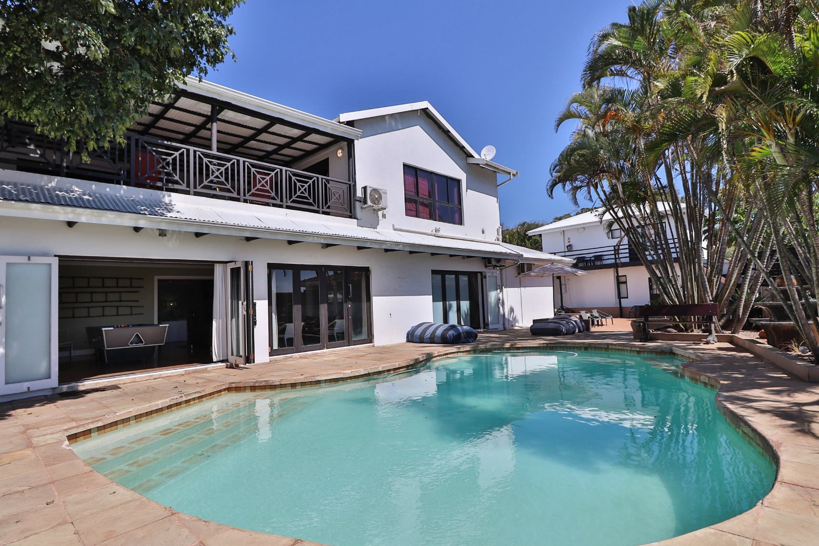 This Durban Lodge is an exclusive, up market establishment, offering luxurious accommodation and amenities