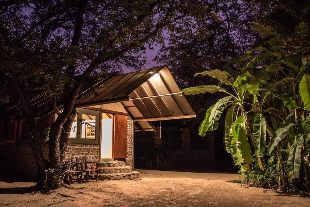 The lodge is situated on the bank of the Kunene River which forms the north-western border between Angola and Namibia