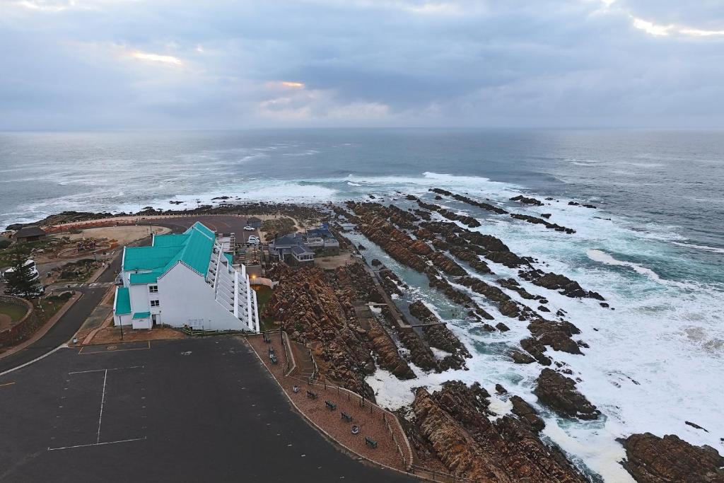 A Premium 4-Star Hotel in Mossel Bay, set on the rocks Just below the Historical St. Blaize Lighthouse, where every Room enjoys the Magnificent Indian Ocean