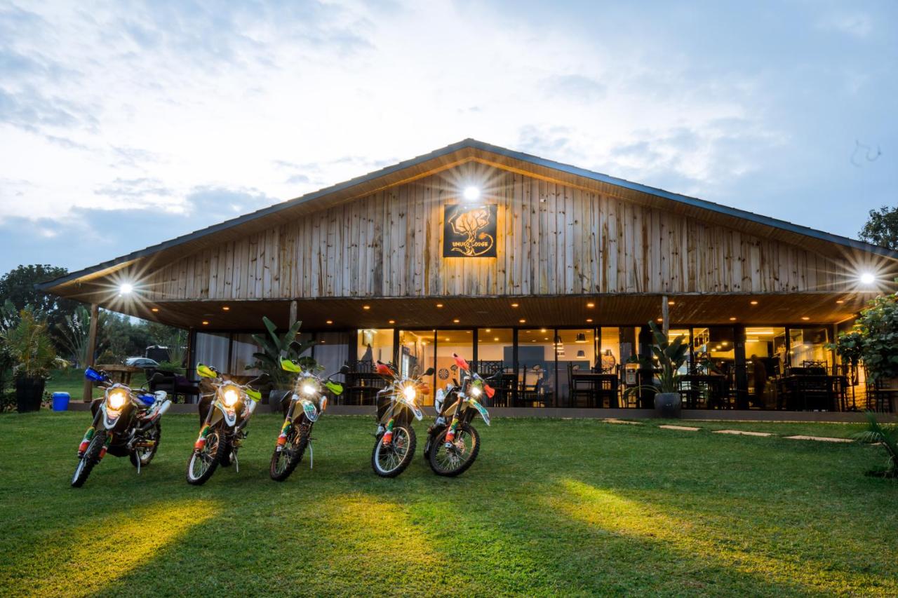 This is a small country lodge located on the edge of Lake Muhazi in eastern Rwanda between Akagera Park and the city of Kigali