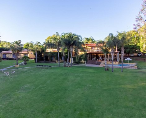 Welcome to our Lodge, a charming haven nestled in the heart of the Green Kalahari, right on the banks of the majestic Orange River