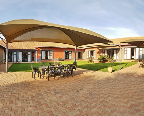 Our Guesthouse/B & B is situated in the tranquil Donkerhoek area close to Pretoria East, with easy access to the N4 highway
