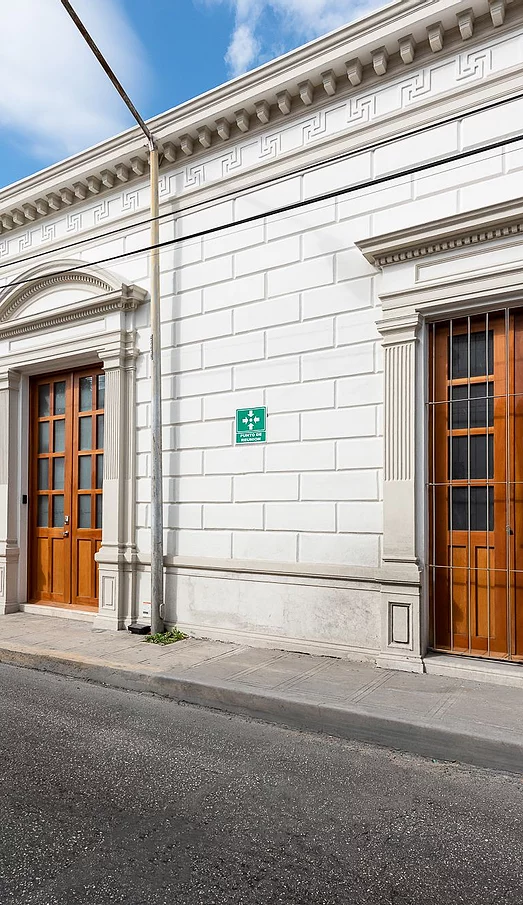 In Mexico it's common for people to use the expression "my house is your house" to tell their guests to feel comfortable and free when they visit them