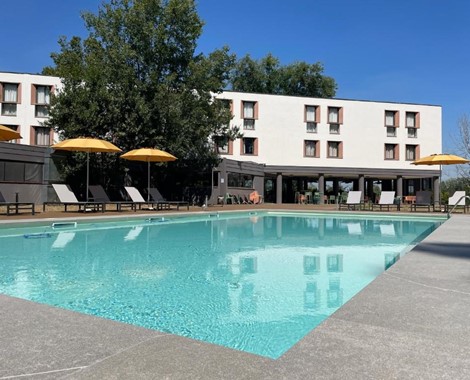 This hotel leverages on quality and its strong identity to interpret the hospitality offer on the outskirts of Milan in a totally new way