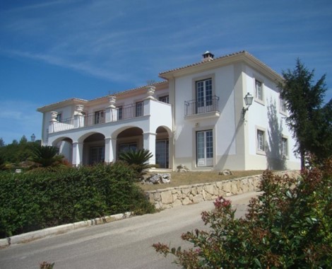 Situated in Carregado, agricultural and wine farm region of Portugal, approximately 50 Km north of Lisbon 