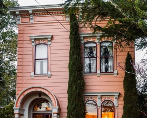 This well-known, historic, Sonoma Bed and Breakfast is a peaceful place for your next visit to California’s wine country