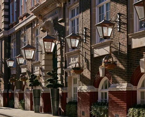 Get the celebrity treatment with world-class service at our historic, iconic Hotel