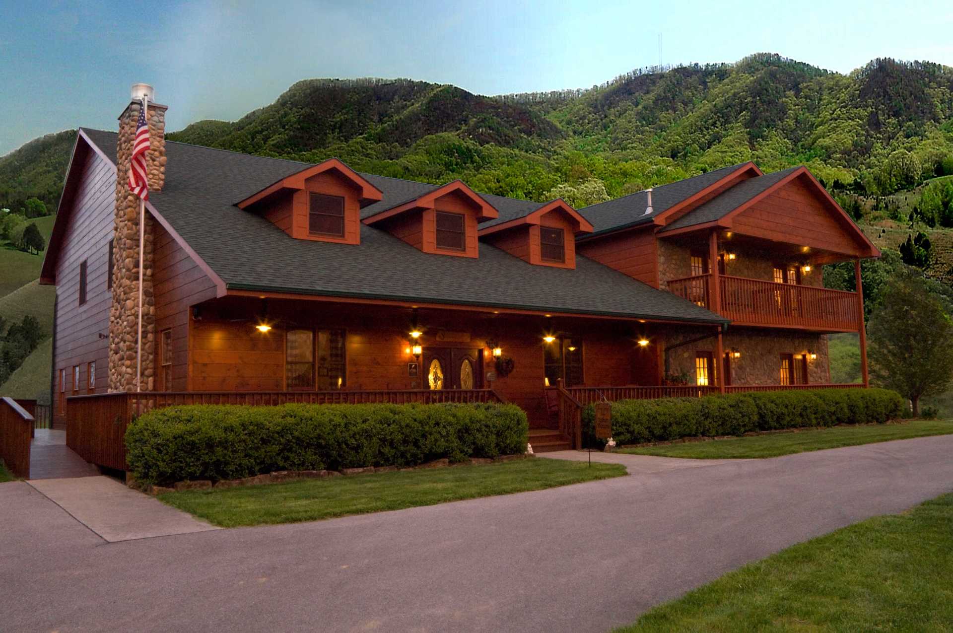 Relax in luxury in the Smoky Mountains Romantic. Luxury Couples Resort Bed and Breakfast
