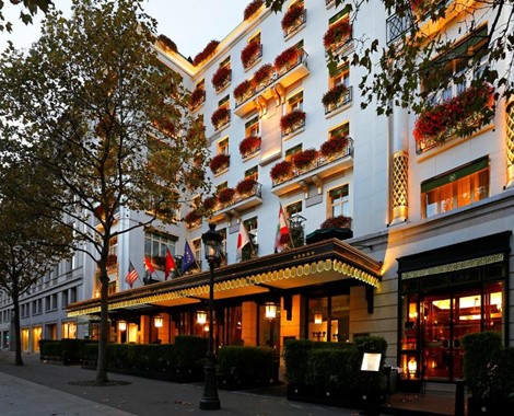 This hotel is a five-star hotel in Paris located in the immediate vicinity of the Arc de Triomphe