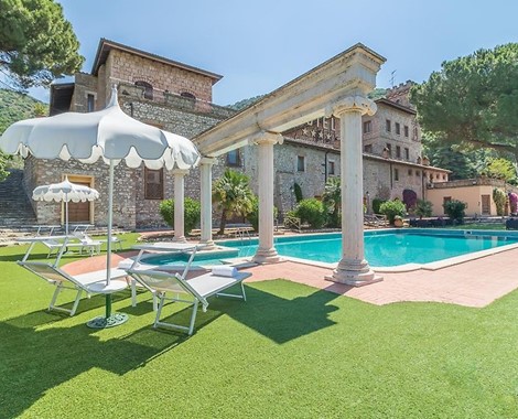 The unique sensations of antiquity, history and elegance are transmitted with the delicate balance of professionalism of this unique hotel