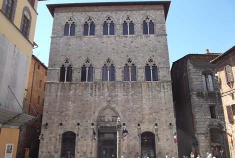 The marvellous palace that hosted Raphael in the Renaissance is today the ideal place to discover Florence and its treasures