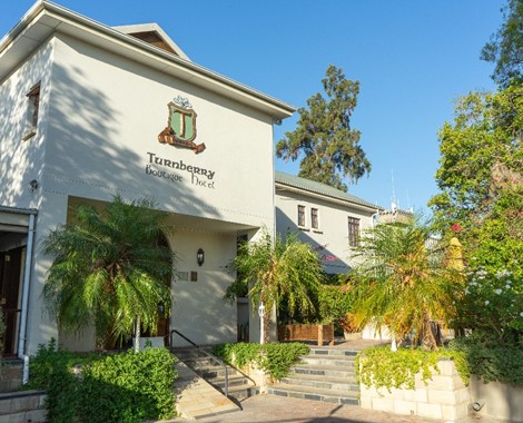 This Boutique Hotel is a haven where you can experience comfort and luxury like no other in the heart of Oudtshoorn, South Africa