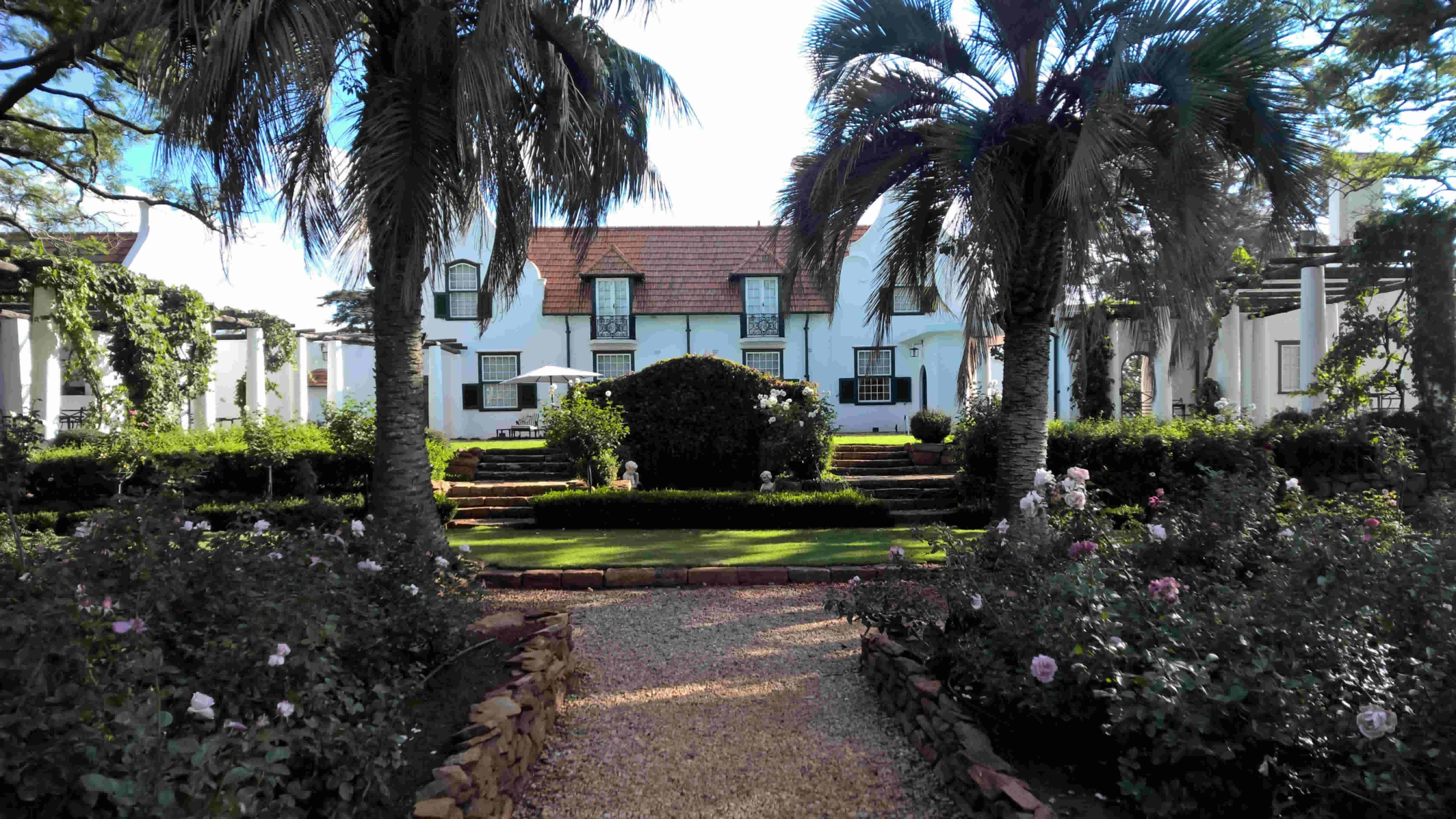 Hand-in-hand with the luxury of your rooms and facilities, the extraordinary dining at our Manor is an experience on its own