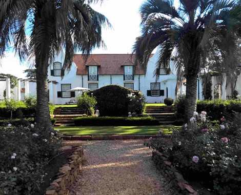Hand-in-hand with the luxury of your rooms and facilities, the extraordinary dining at our Manor is an experience on its own