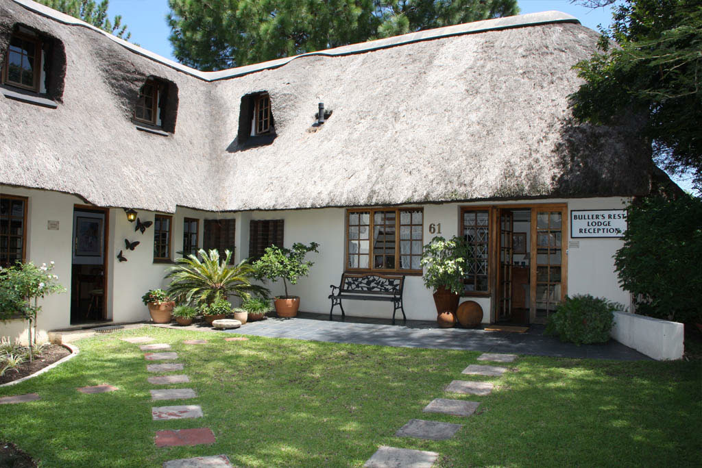 This charming, upmarket, country-style, thatched lodge is situated in the leafy suburbs of Ladysmith, in the heart of the Anglo-Boer War Battlefields