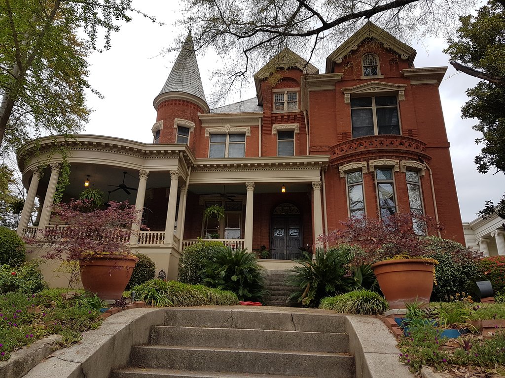 Create a memorable Macon, Georgia experience by staying at our unique Boutique Bed & Breakfast