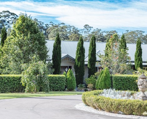 Set on 1 hectare of peaceful private gardens, this exceptional award winning BB offers the WOW factor from the moment you see it