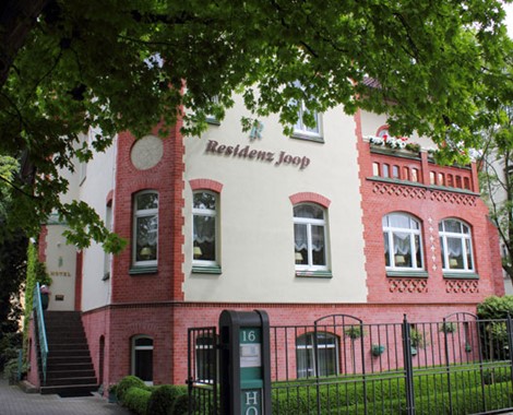 We welcome you to a beautiful Gründerzeit ("Founder's Time") villa in a quiet central location
