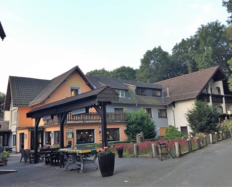 Our beautiful house is located in the middle of the woods and yet only about 7 km from the Autobahn A3