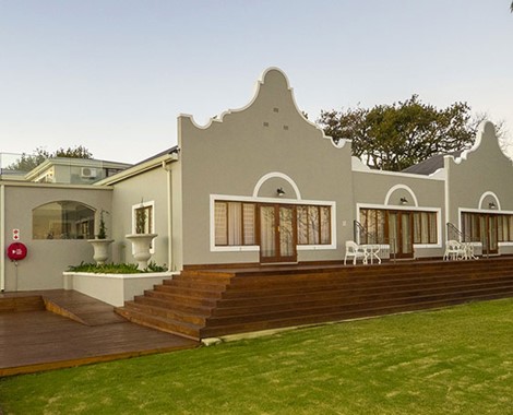 An exclusive, owner-run establishment, uniquely situated at the top of ‘town-hill’