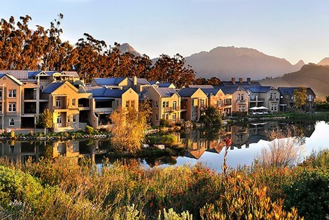 On the slopes of the prestigious Fransche Hoek Estate is a haven like no other, shaped by the natural embrace of spectacular mountain ranges