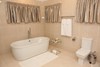 HBR SUPERIOR ROOM BATHROOM